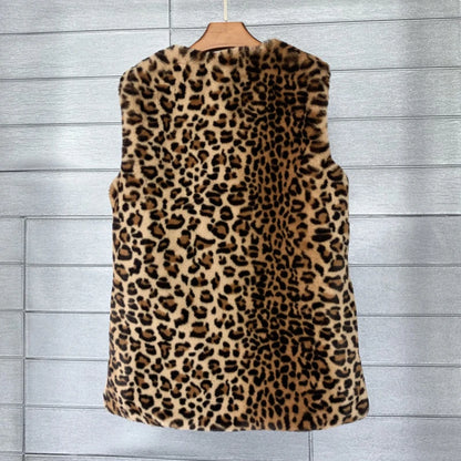 Veste sans manche leopard sur ceintre de dos